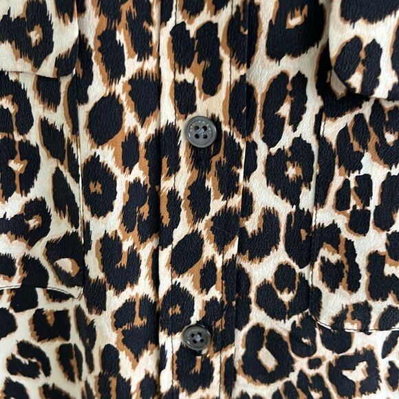 EUC Equipment Femme Leopard Print Slim Signature Silk Shirt Size XS - Picture 6 of 8